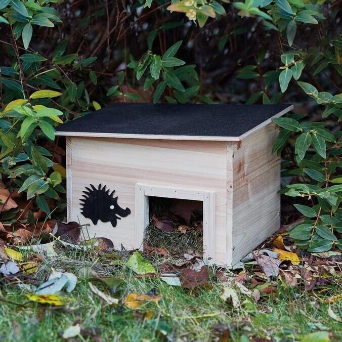 Predator Proof Wooden Hedgehog House Outdoor Wildlife Habitat Feeding Nest Box